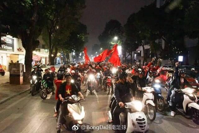 足球对一个国家有多重要?看看越南U23闯进亚