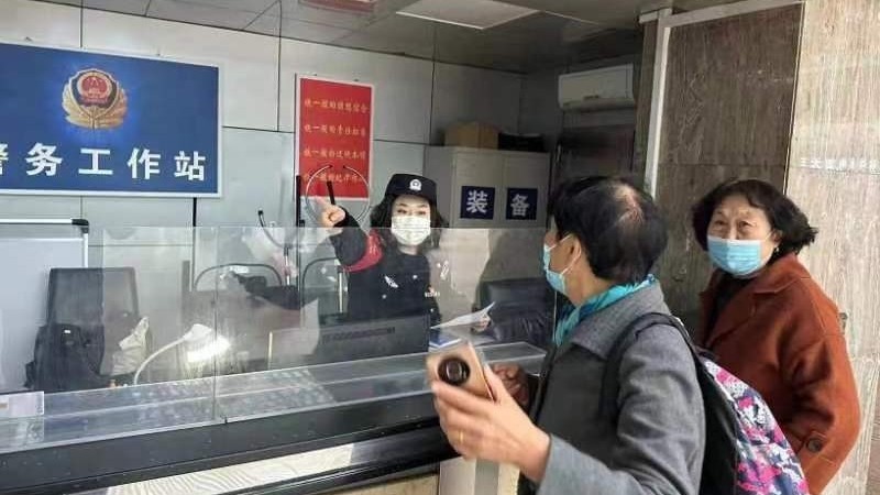 清明节铁警增派特警和携犬民警维护大站治安秩序 清明节铁警增派特警和携犬民警维护大站治安秩序