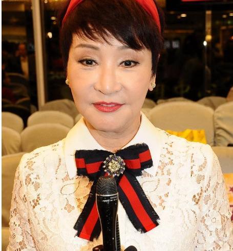 谢霆锋妈妈的回答/不得不让人觉得大有文章