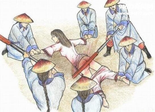古代女子逼供酷刑拶刑,夹残女囚手指