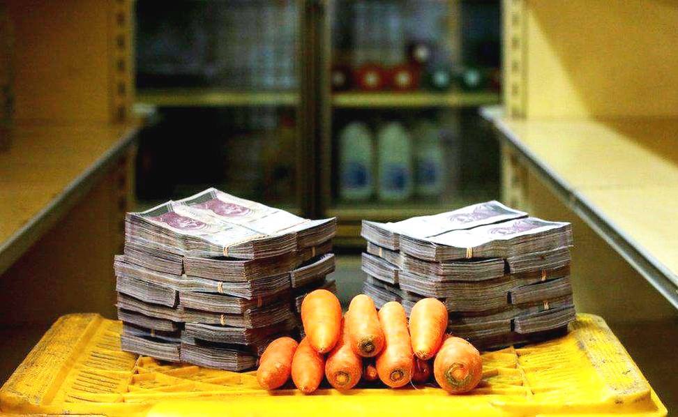 这些胡萝卜价值300万玻利瓦尔，好吧，胡萝卜买不起了，是不是需要用黄瓜代替呢？