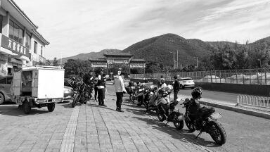 非法竞速 违规超车 轰鸣扰民 潭柘寺附近摩托车疯狂跑山 非法竞速 违规超车 轰鸣扰民 潭柘寺附近摩托车疯狂跑山