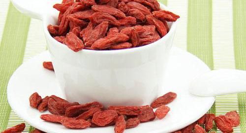 枸杞子能和蒲公英一起泡水喝吗枸杞子和蒲公英