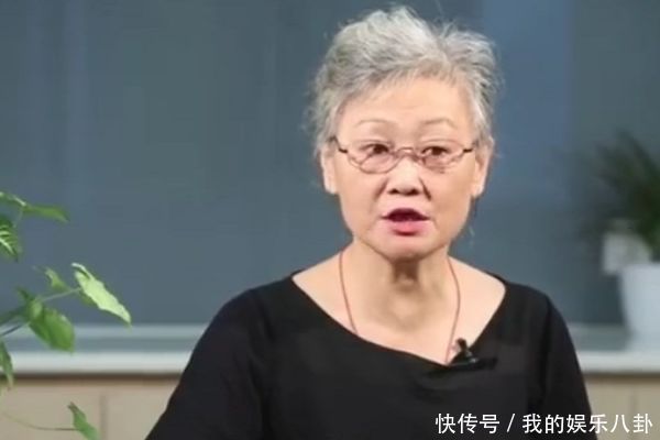 大妈狂发飙为小崔出气,怒怼冯小刚十问,骂的够