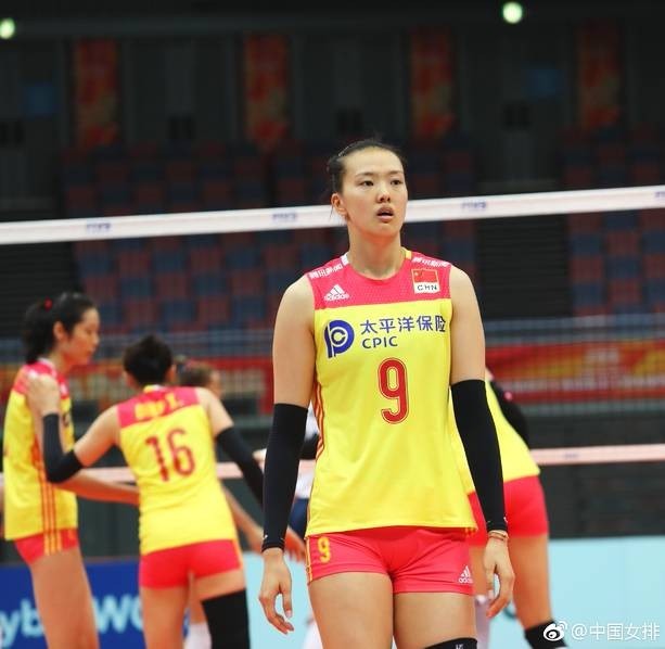 漂亮!中国女排3-0拿下美国队扬眉吐气 提前锁定