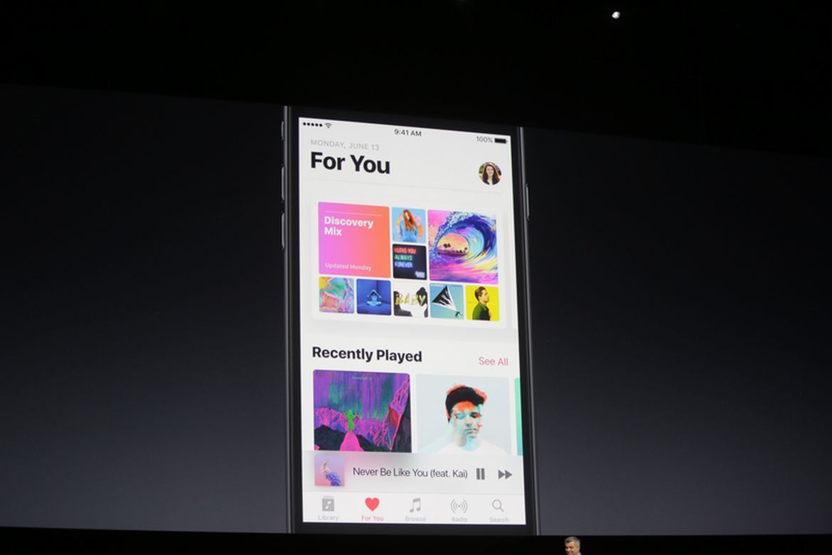【Apple Music(2015年)】
收购Beats后,库克也可以加码发展它的首款流媒体音乐订阅服务Apple Music,壮大iTunes业务。Apple Music欲将行业领头羊Spotify拉下马来,上线首年用户增长相当强劲。然而,该应用令人困惑的设计招致大量的批评声,人们认为苹果已经没有了乔布斯时代那种备受赞誉的软件设计。全新的设计(见图)应该能够帮助消除一些批评声音,它将随iOS 10系统在9月推出。