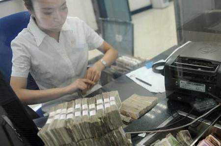 为何银行职员建议存款存两年合算,而不是四年