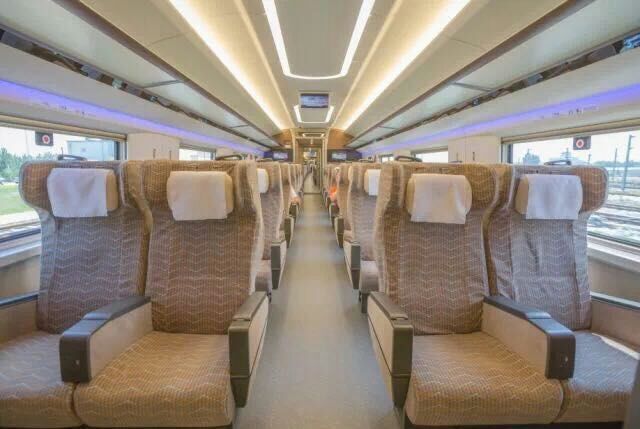 曲阜东站停靠首趟长编组复兴号列车