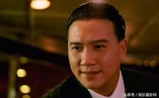 成龙当年颁奖礼上一把将周星驰推开,你们不知