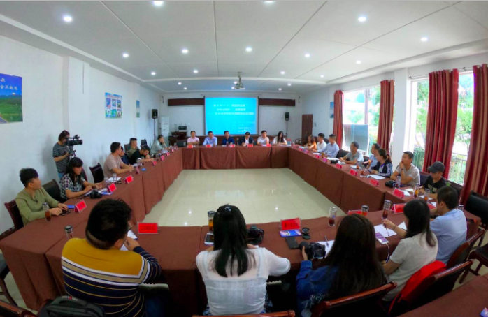 遵义20余家自媒体到湄潭采茶体验新时期农民的幸福感 遵义20余家自媒体到湄潭采茶体验新时期农民的幸福感