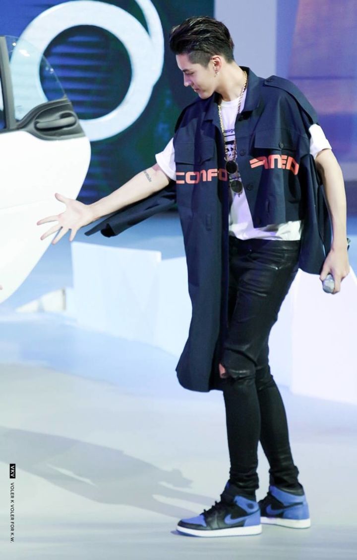 [吴亦凡][分享]170618 绝世美颜 大长腿 超赞衣品,昨天的凡凡帅瞎妮的