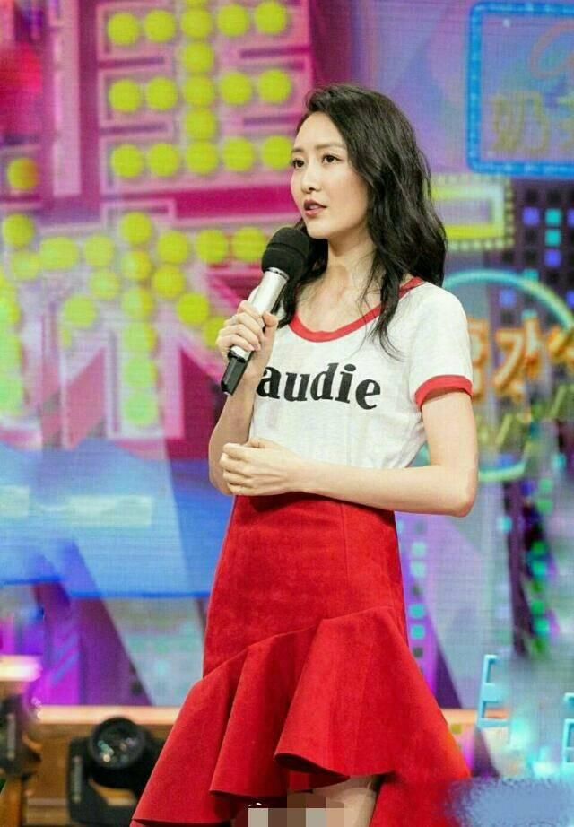 杨幂王鸥撞衫了,网友:谁好看要刘恺威来说!