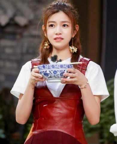 宋祖儿原名叫孙碧涓,舒淇以前叫林立慧,王菲以