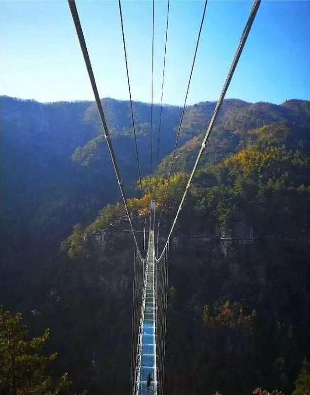 安宁青龙峡玻璃大桥试运行,108米高空上的心跳