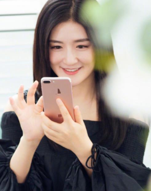 谢娜晒素颜自拍气色好 手臂变粗身材发福孕味足