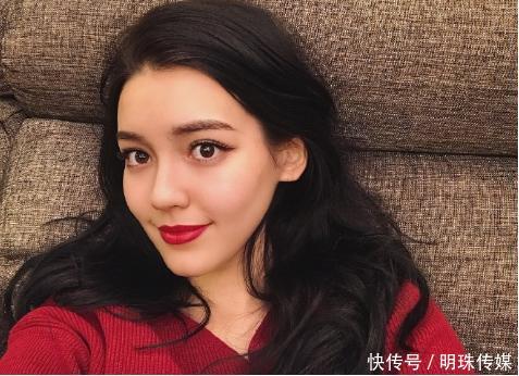 美炸了!Baby公司新签约的艺人,实为星二代,撞