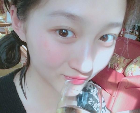 关晓彤没有穿内衣图片_关晓彤穿内衣