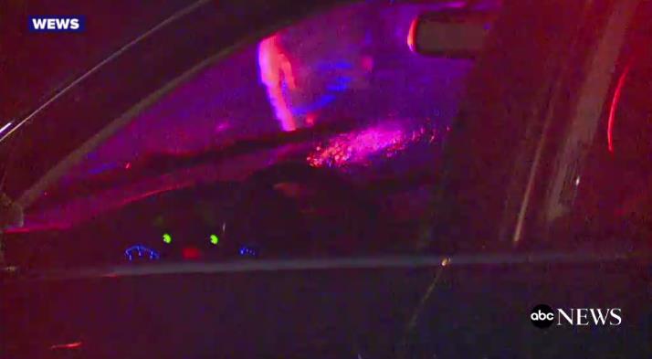 路怒惨剧:妈妈鸣笛超车 4岁儿子被对方4枪爆头