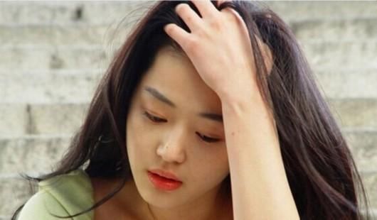 红霉素软膏不能祛斑。白醋+它才有用,五天斑点