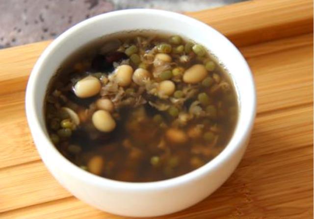 孩子流感反复高烧,妈妈狠心刮痧,终于退烧了!