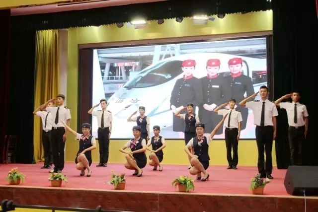 渭南市轨道交通运输高级技工学校招生说明会上学生专业技能展示登峰造极