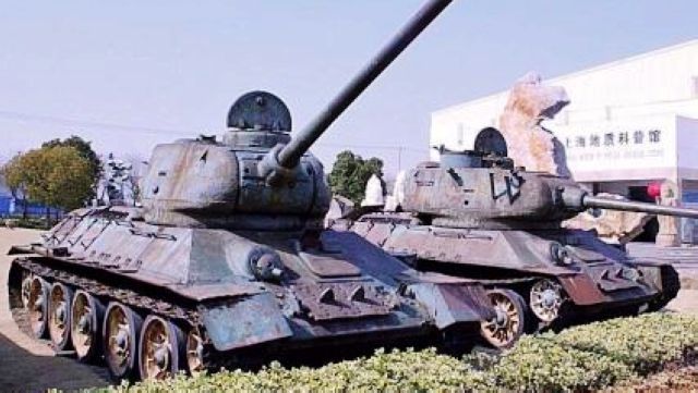 与很多人的认识不同，从严格意义上讲，中国尝试自行生产的第一款坦克其实并非在今天被广泛流传的“五对负重轮”，即59式中型坦克，而是相对不为人知一些的“58式”中型坦克。