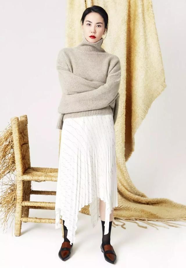 在穿衣服这件事上,王菲永远也不会过气