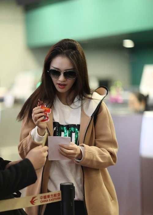 爱吃鸭脖的四位女明星,只有她是真爱吃,其她人