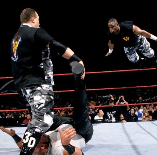 WWE到底是真打还是假打?话不多说看图!