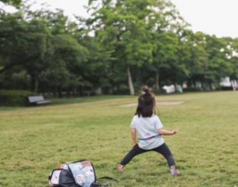 孙俪发小花妹妹跳舞照片,邓超:我刚出门,你就欺
