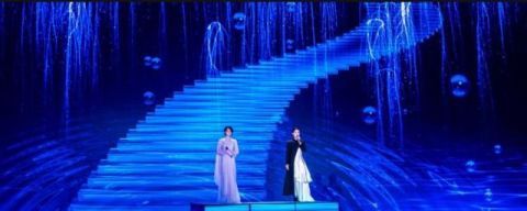 王菲和那英时隔二十年再度牵手演唱《岁月》,