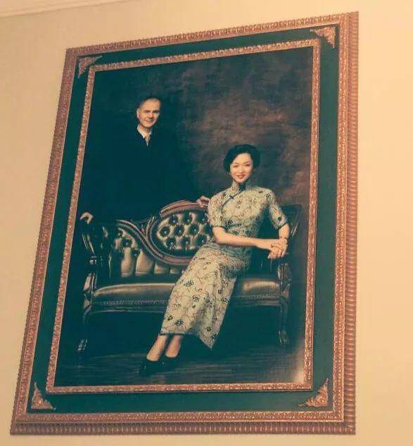 金星生日晒与老公的订婚照 离婚12年终复婚