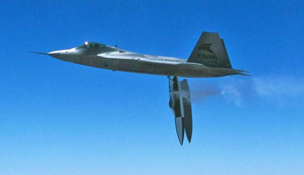 美称歼20带副油箱不光增加航程:瞄准美军缺陷