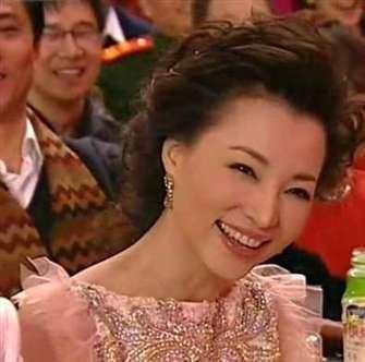 央视女主播董卿私下生活照,看完这6张照片与镜头前判若两人 央视女主播董卿私下生活照,看完这6张照片与镜头前判若两人