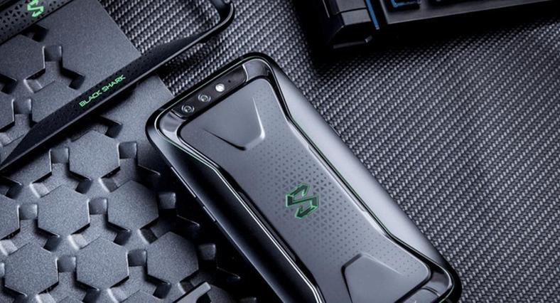 谁才是真正的游戏手机?华为荣耀play和黑鲨手