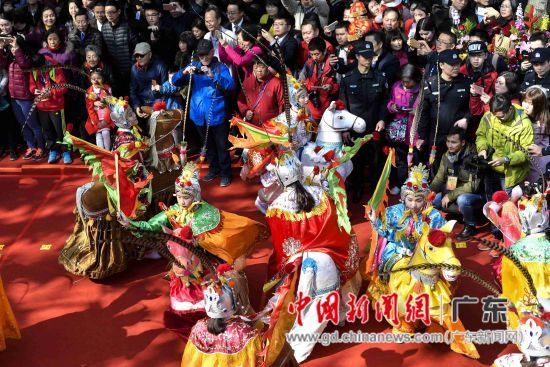 广东潮州布马扬鞭闹元宵
