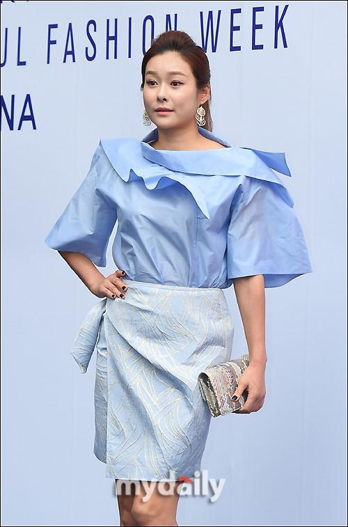 韩国媒体爆料,韩国女艺人玄英最近怀上了第二胎.