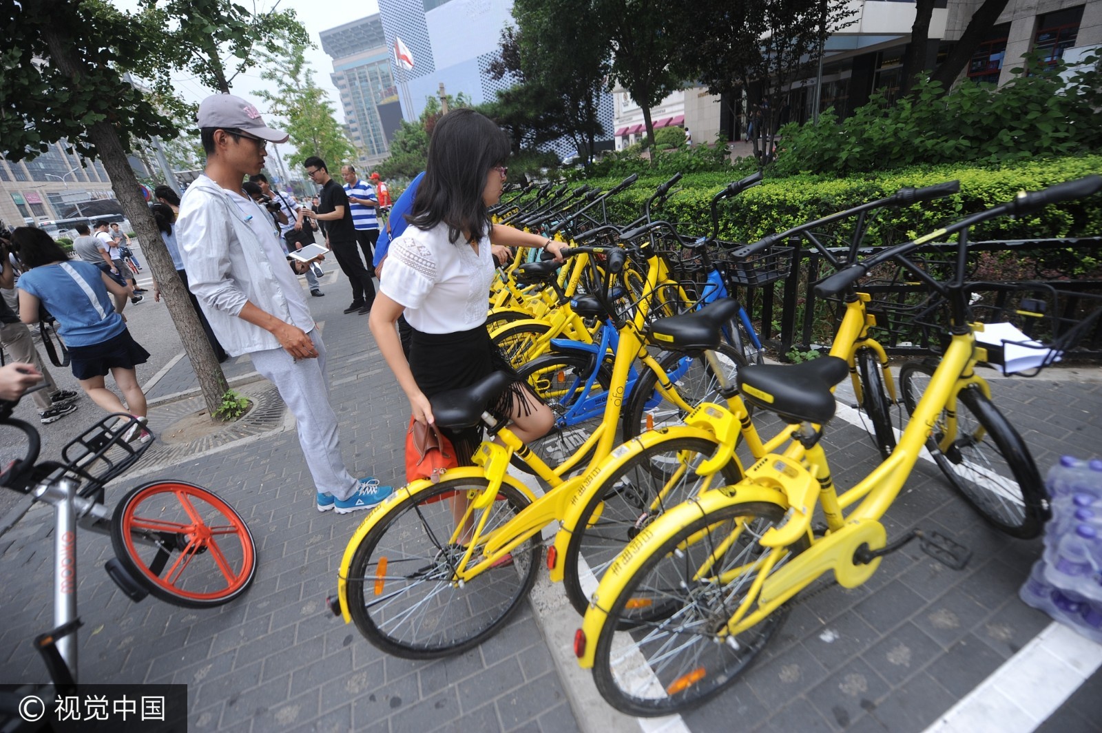 北京东城区首试“电子围栏” 规范共享单车停放区 北京东城区首试“电子围栏” 规范共享单车停放区