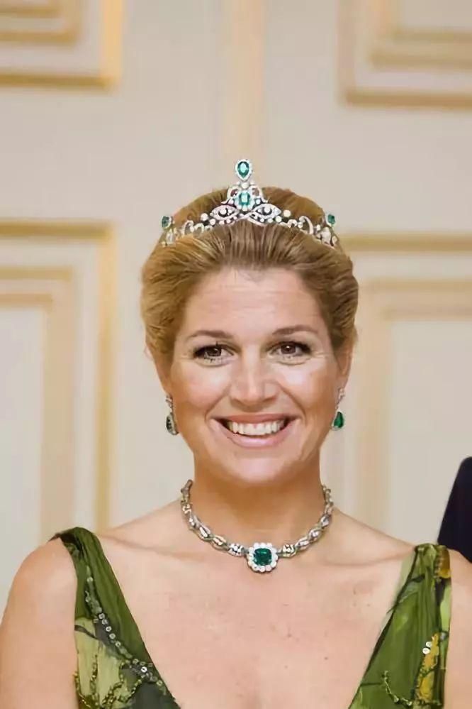 梅根终于嫁给哈里王子,她可不是唯一一个被家