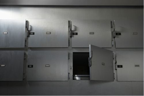 殡仪馆数年甚至几十年无人管,导致全国多地太平间,殡仪馆尸柜告急