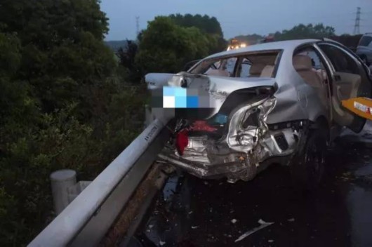 凌晨3点 一个错误决定让她眼看着儿子公公被撞死 凌晨3点 一个错误决定让她眼看着儿子公公被撞死