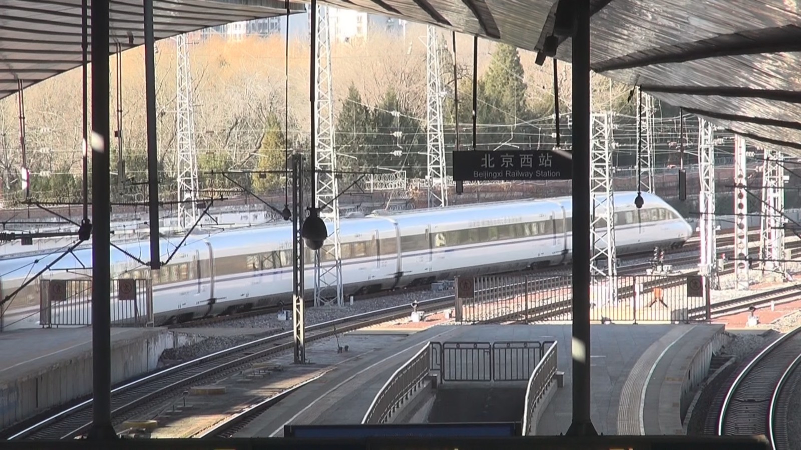 全国铁路“五一”假期运输客流保持强劲增长