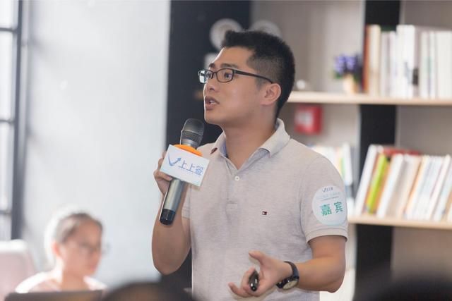 上上签杭州签证中心今起成立 黑科技办理签证