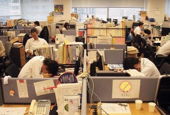 为什么牛气哄哄的韩国人吃不起肉和水果,看完