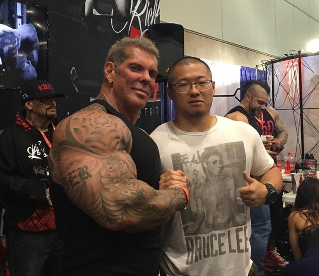 健身圈噩耗频出,巨臂哥在医院去世,一生坦荡承认自己用药