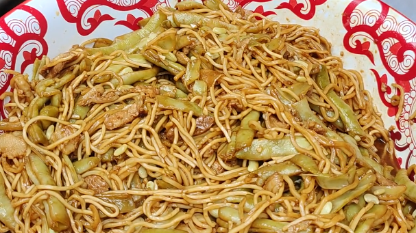 老北京扁豆焖面到底好不好吃？今儿在白塔寺让正宗老北京给咱做一个！