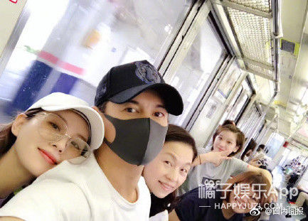 刘诗诗吴奇隆罕见晒自拍,这真是堪称活久见的