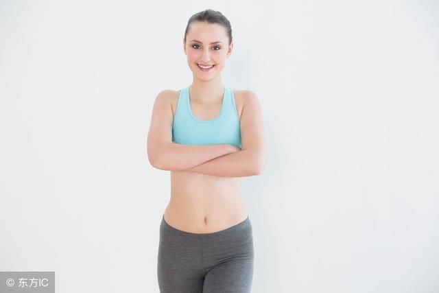 靠墙3分钟,等于跑步半小时,减赘肉、促消化、