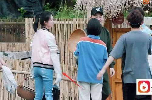 沈月和陈都灵,彭昱畅和刘宪华,一个握手就能看