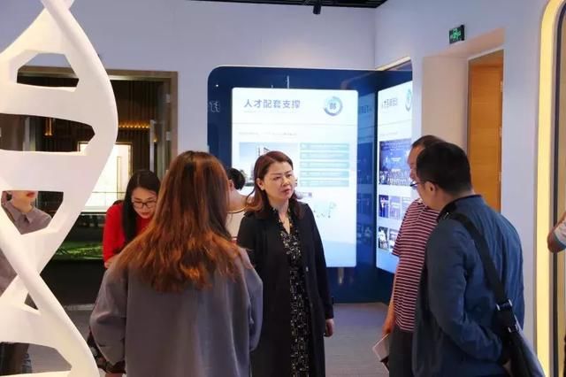 我院组织部分党员干警到成都医学城规划馆、科